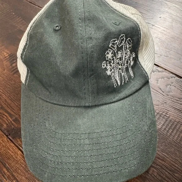 Sportsman Green and Cream Baseball Cap with Floral Embroidery - Picture 7 of 11